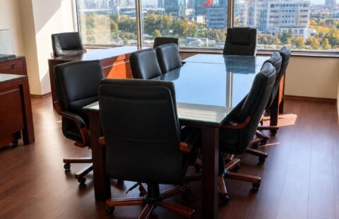 KUYUMCUKENT 1.PLAZA’DA 86 M2 NET KİRALIK FUL MOBİLYALI OFİS