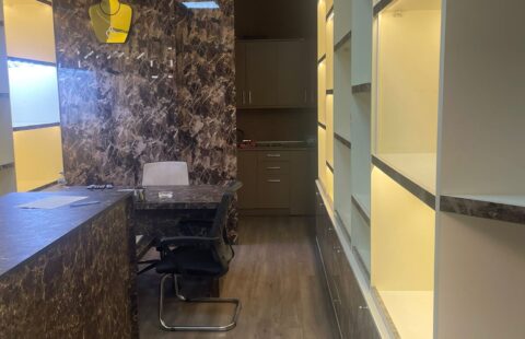 KUYUMCUKENT AVM 1.KAT KONUMU GÜZEL FUL YAPILI SATILIK 30 M2 NET KİRACISIZ KUYUMCU MAĞAZASI